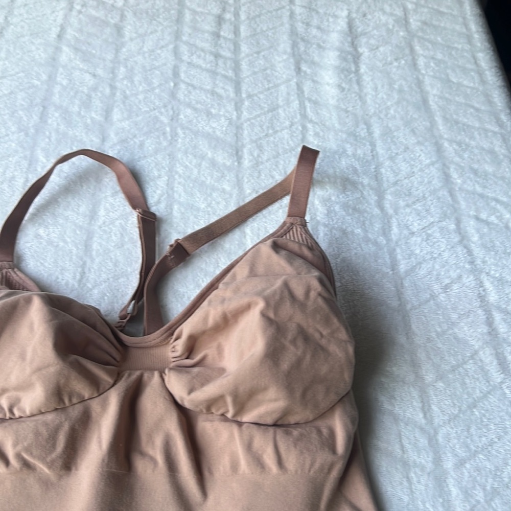 SKIMS Sculpting Snaps Bodysuit - Picture 6 of 8